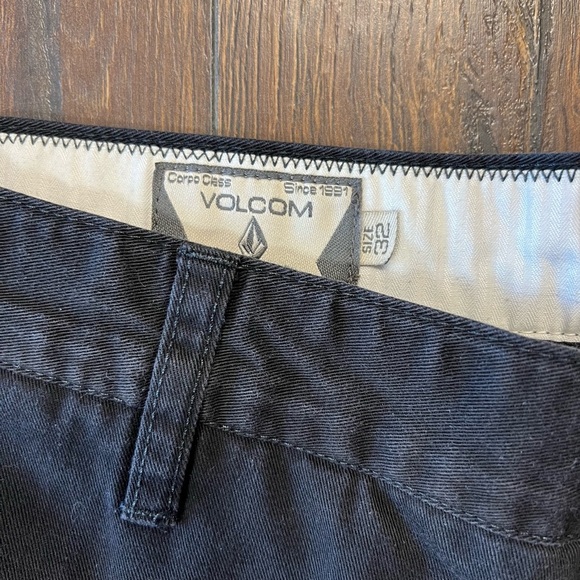 Volcom shorts SZ 32 - Picture 2 of 4